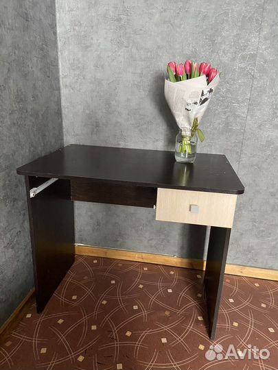 Письменный стол