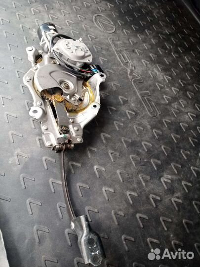 Доводчик пятой двери