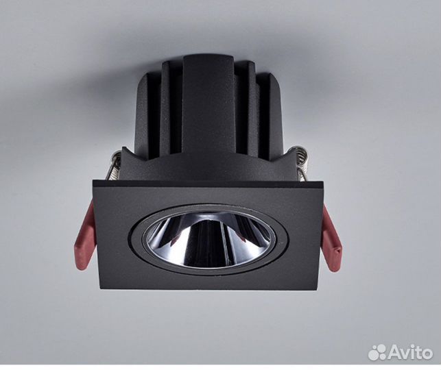Светильник встраиваемый регулируемый угловой