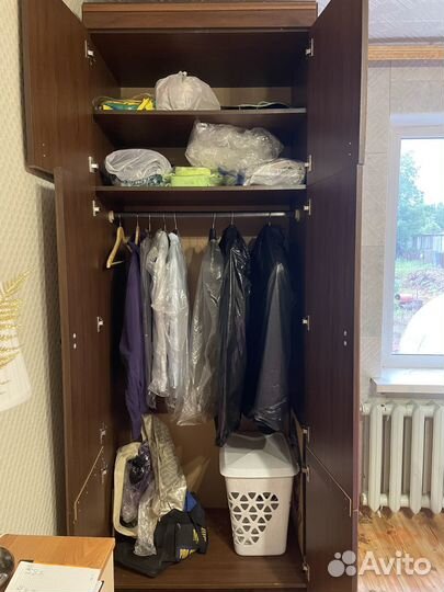 Шкаф платяной