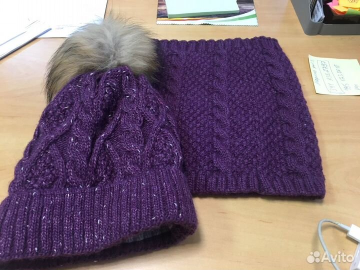 Шапка с натуральным помпоном 54