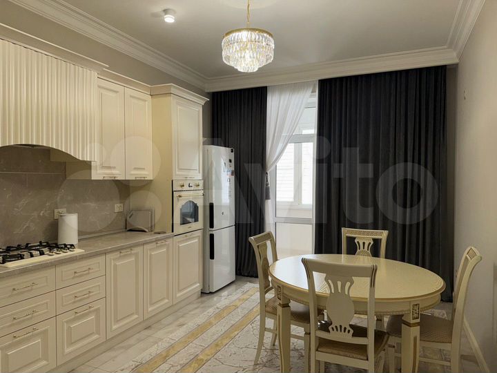 2-к. квартира, 86 м², 2/11 эт.