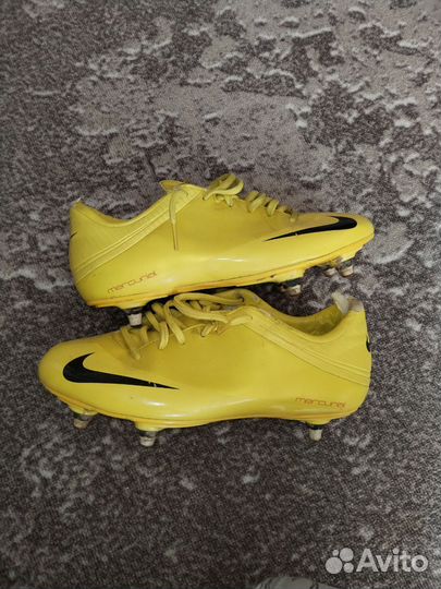 Футбольные бутсы nike