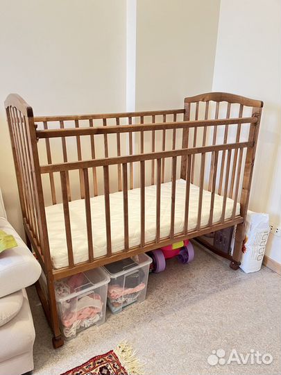 Детская кроватка с матрасом