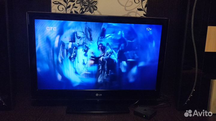 Продам телевизор 32 диагональ LG