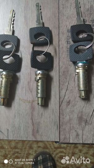 Личинки замка с ключами