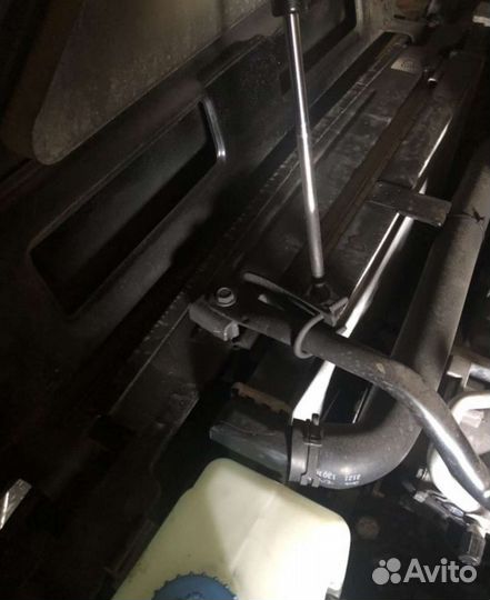 Упор капота (газовые) на все модели нива 4х4