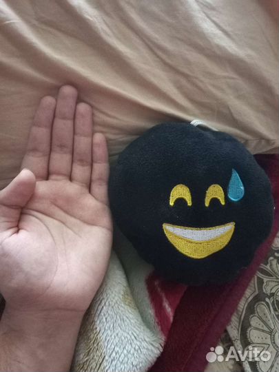 Мягкая игрушка чёрный смайлик