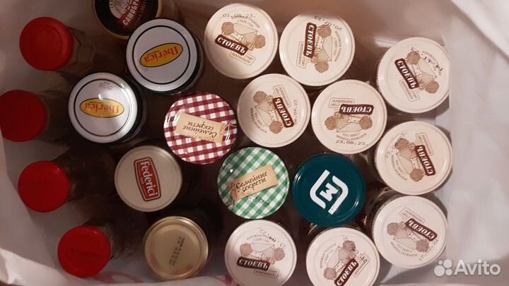 Банки стеклянные с завинчивающимися крышками б/у