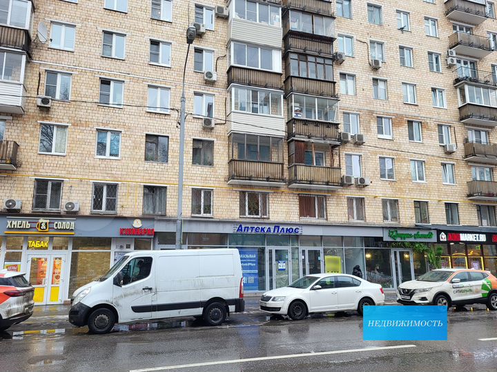 Торговая площадь 53м² первая линия, вход отдельный