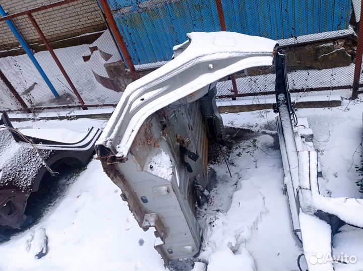 Задняя часть рено сандеро