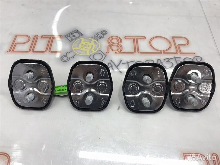 Петля замка двери комплект Nissan Fuga (Y50) 2004