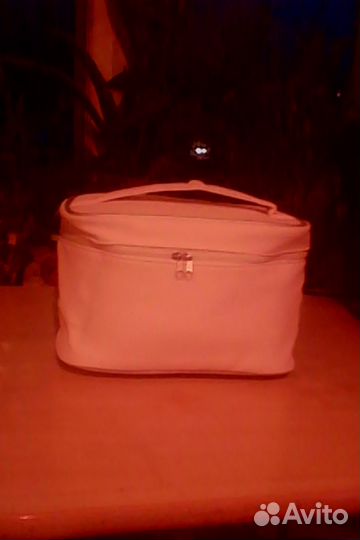 Косметичка большая с зеркалом новая