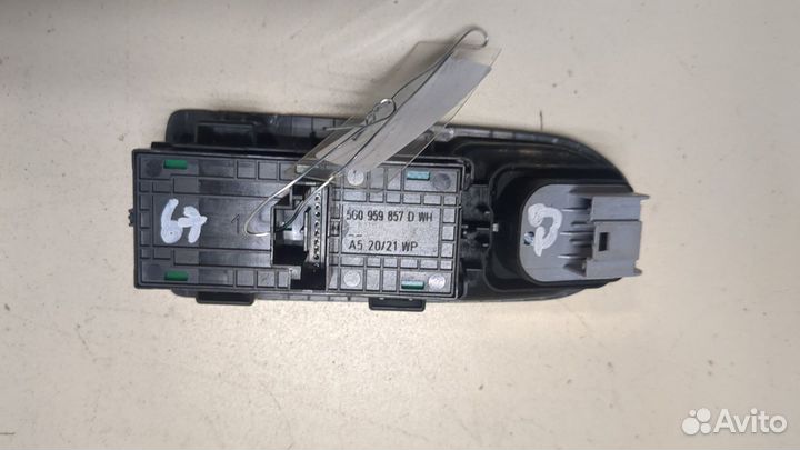 Кнопка стеклоподъемника левая передняя Volkswagen Taos