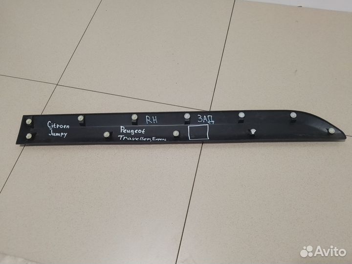 Накладка двери задняя правая Peugeot Traveller 1