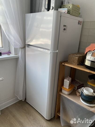 Холодильник indesit