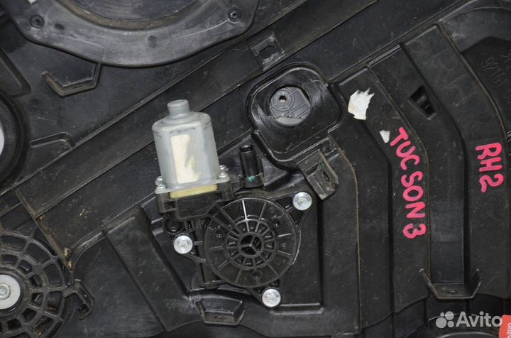 Стеклоподъемник задний правый Hyundai Tucson TL