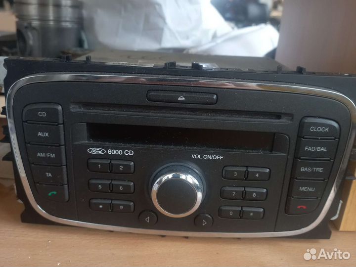 Музыкавтомагнитола фордальный центр