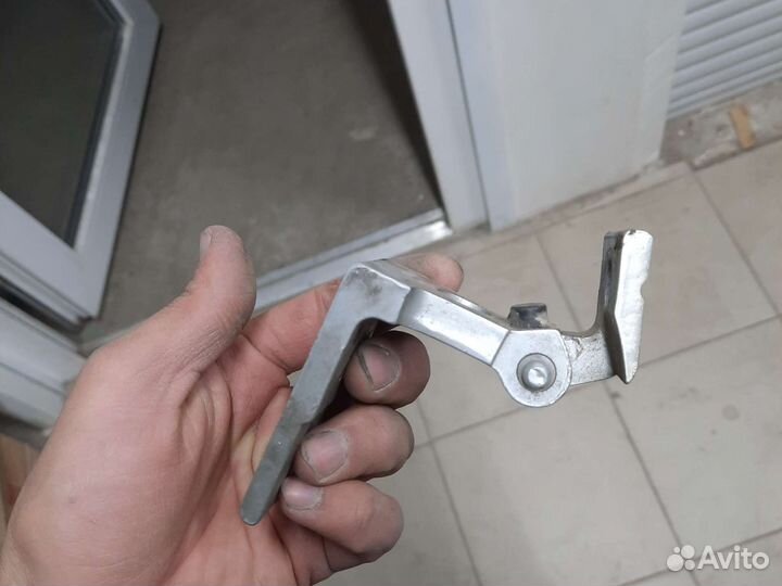 Петля двери верх. пер. П. Audi A4 B5/1998