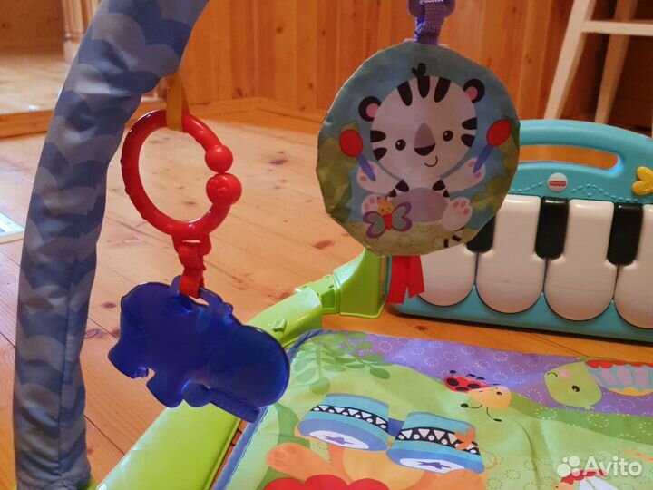 Развивающий коврик fisher price с пианино