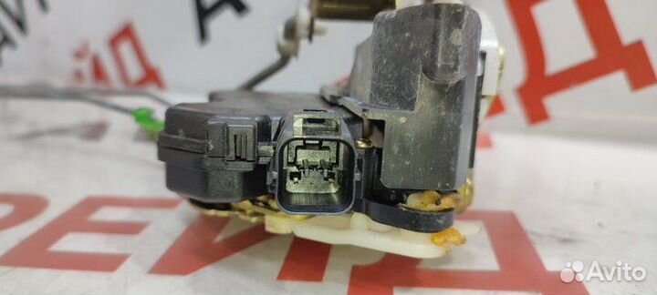 Замок двери задний левый Mitsubishi Airtrek CU5W