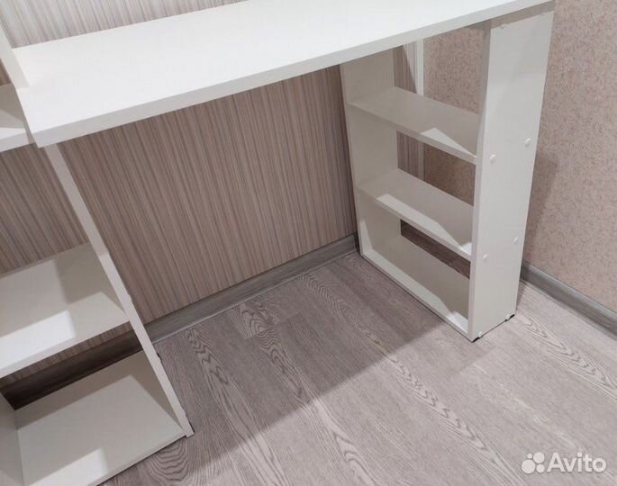 Письменный / компьютерный стол. Новый в коробке