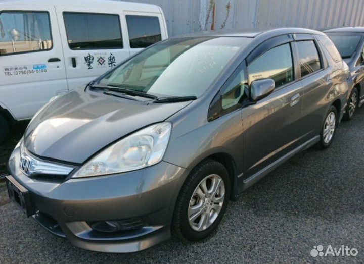 Диффузор радиатора передний правый Honda Fit