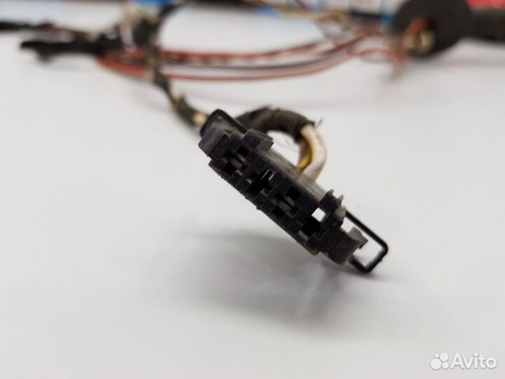 Электропроводка передней правой двери