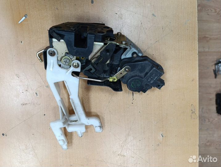 Замок задний левый Hyundai Santa Fe Classik