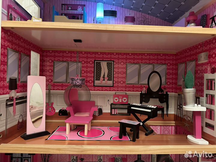 Большой кукольный домик 