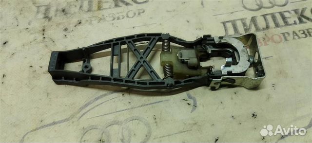 Кронштейн ручки правый VW Touran 2003-2010