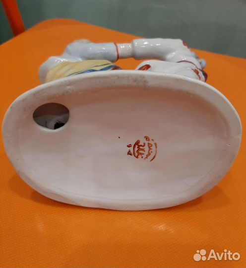 Статуэтка из фарфора фарфор