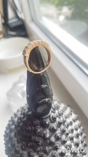 Ювелирные изделия из золота с бриллиантами