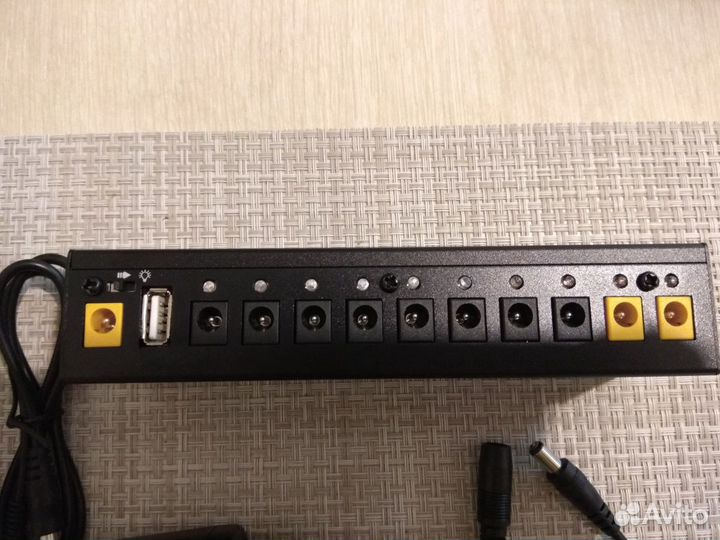 Блок питания для гитарной педали со всеми проводам