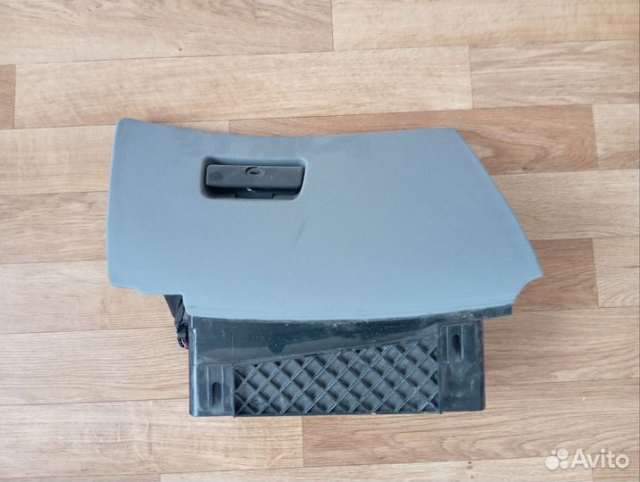 Обшивка крышки багажника, бардачок