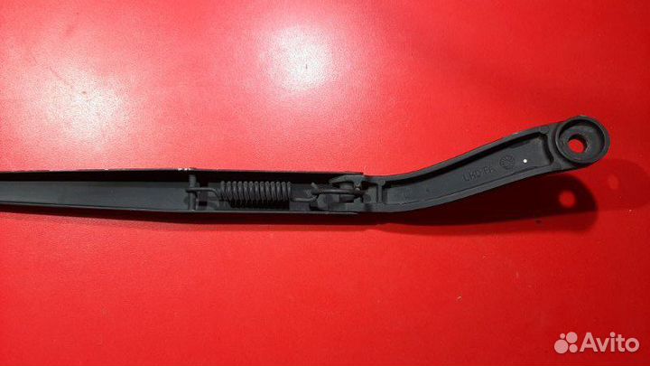 Поводок стеклоочистителя передний правый Toyota