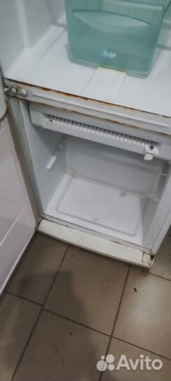 Холодильник, работает, но не морозит