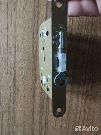 Ручки защёлки Германия, замок с ключём новые и др