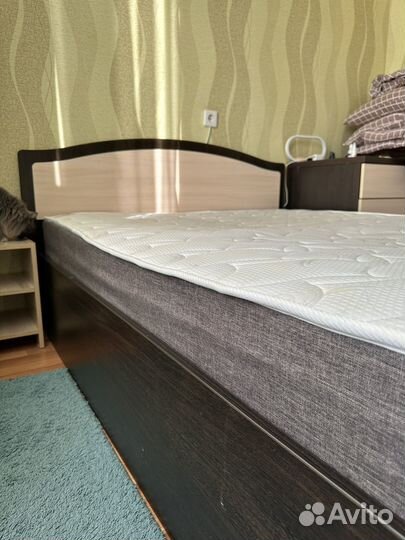 Кровать двухспальная с матрасом бу 140 на 200