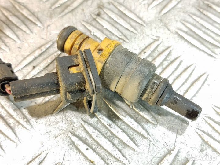 Форсунка двигателя Kia Rio 2000 2005