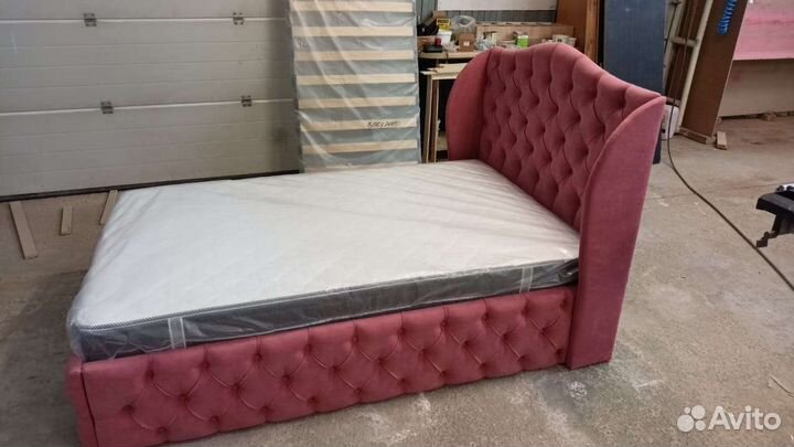 Детская кровать в каретной стяжке