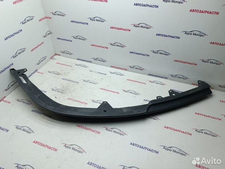 Юбка бампера передняя правая Toyota Avensis AZT250