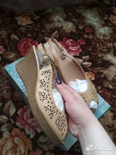 Босоножки 35 новые