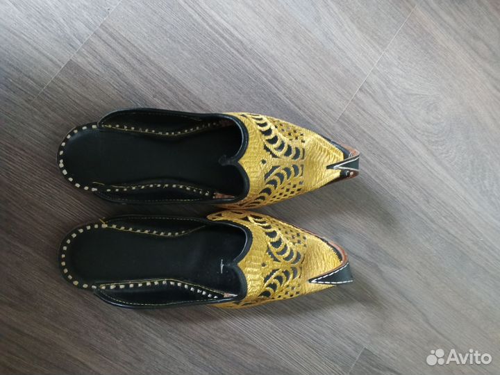 Восточная обувь