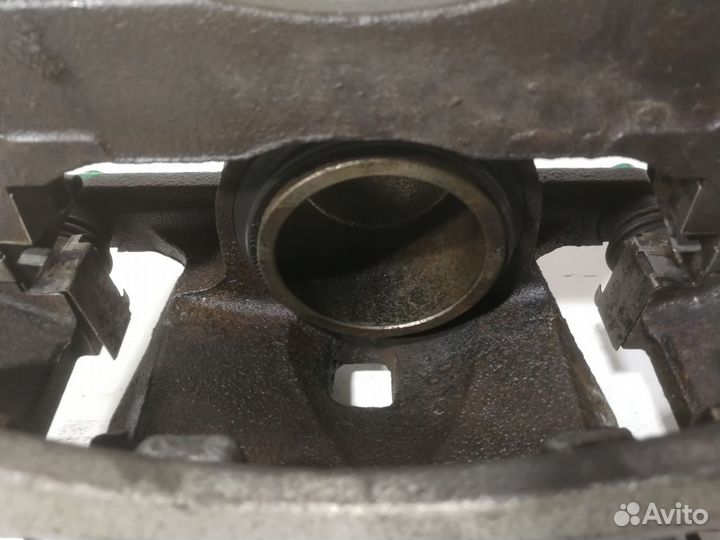 Суппорт передний левый Toyota Camry ACV40