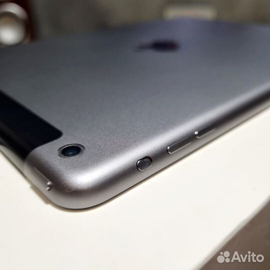 Планшет Apple iPad Air 16Gb Wi-Fi + Cellular A1475