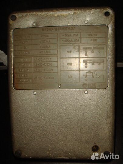 Старый прибор для измерения силы и напряжения тока