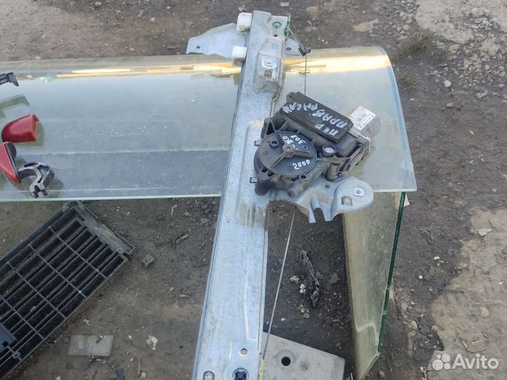 Стеклоподъёмник перед прав на Peugeot 308