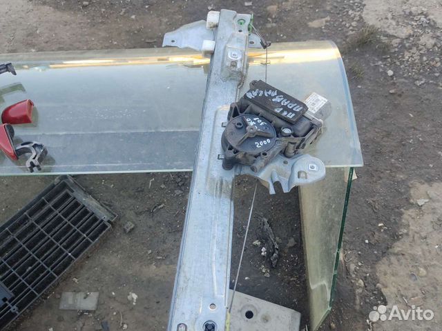 Стеклоподъёмник перед прав на Peugeot 308