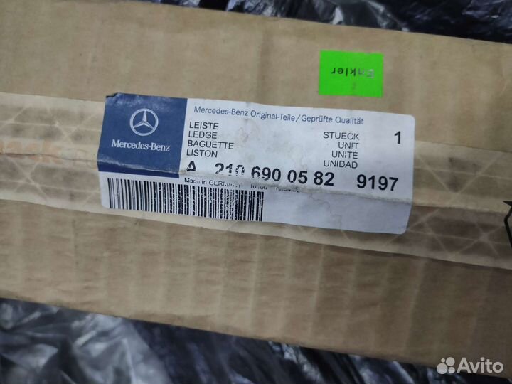 Накладка задней левой двери w210 новая оригинал